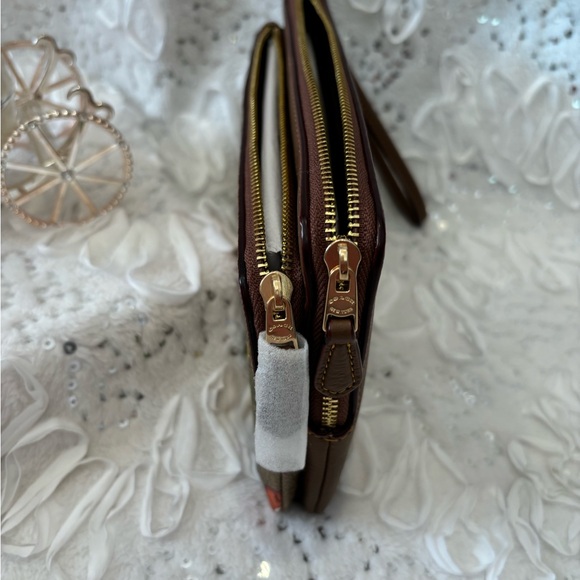 NWT COACH NEW YORK Signature Floral Double Zip around Wallet - Picture 5 of 9